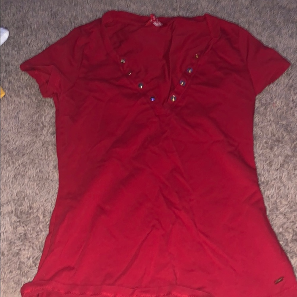red guess t-shirt